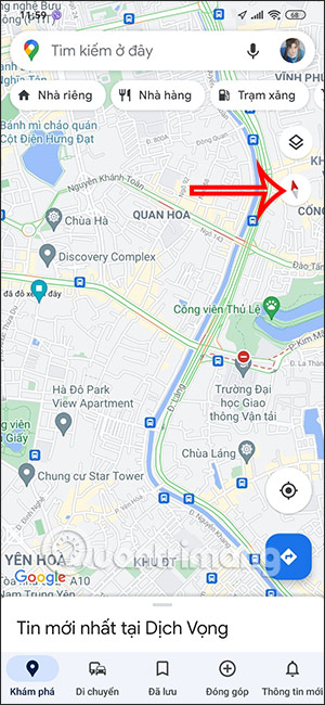 Mũi tên la bàn chỉ hướng Bắc (màu đỏ) và Nam (màu xám) trên Google Maps