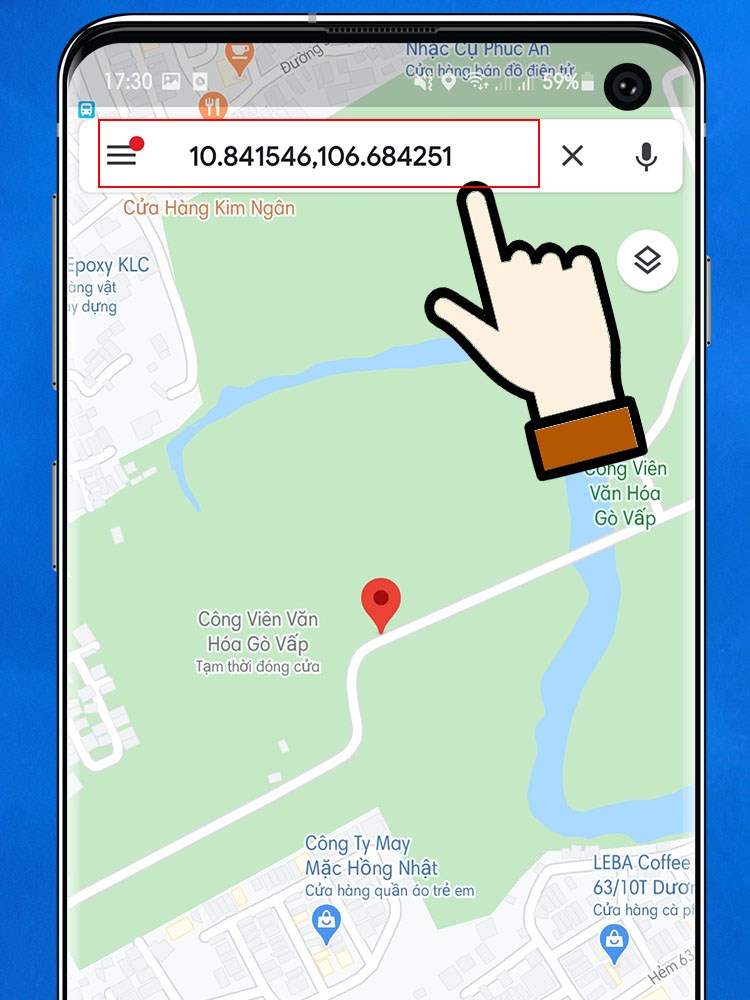 Ảnh chụp màn hình thanh tìm kiếm trên Google Maps trên điện thoại, tọa độ được nhập và vị trí tương ứng hiển thị trên bản đồ.