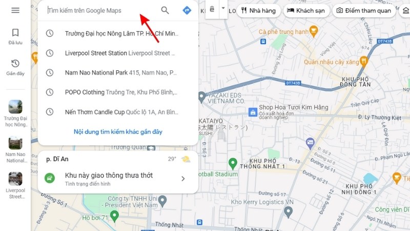 Giao diện trang web Google Maps trên máy tính hiển thị thanh tìm kiếm, bản đồ và các biểu tượng chức năng tương tự như trên điện thoại